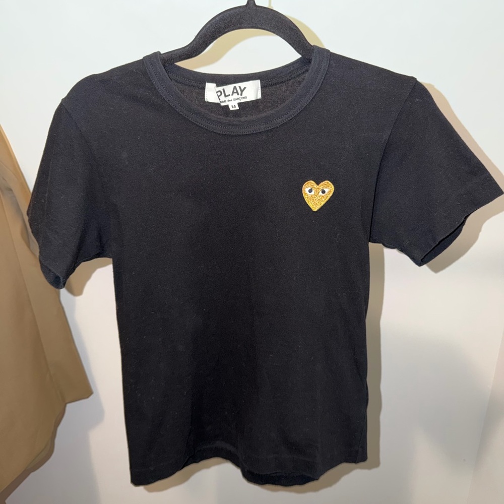 CDG PLAY Women’s Black T-Shirt with Gold Heart Patch